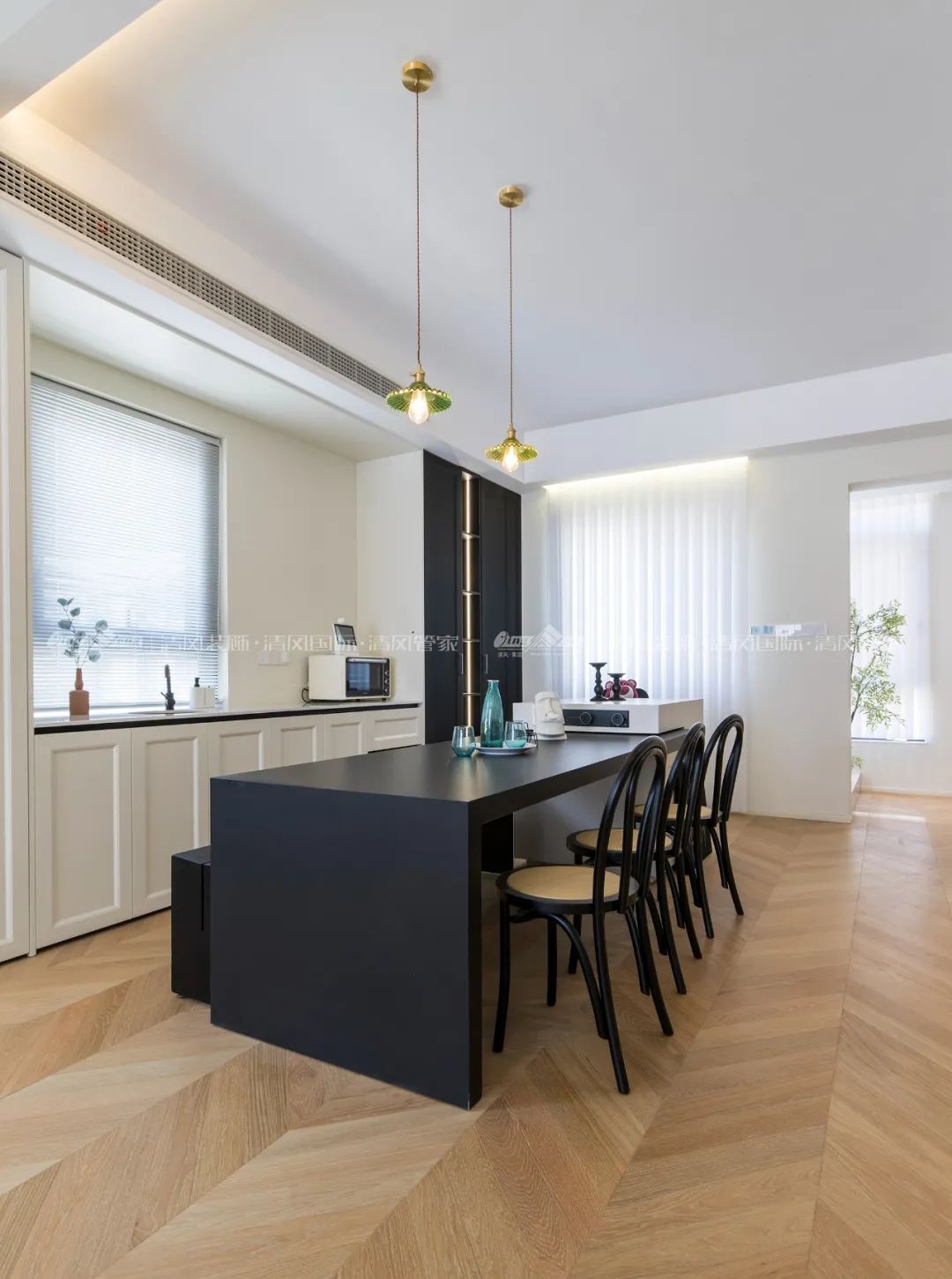 賞·析|300㎡輕法混搭風,時尚溫馨感拉滿! 賞·析|300㎡輕法混搭風,時尚溫馨感拉滿!