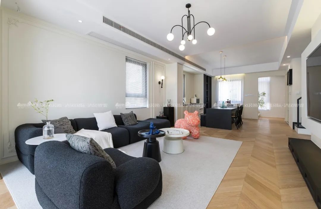 賞·析|300㎡輕法混搭風,時尚溫馨感拉滿! 賞·析|300㎡輕法混搭風,時尚溫馨感拉滿!