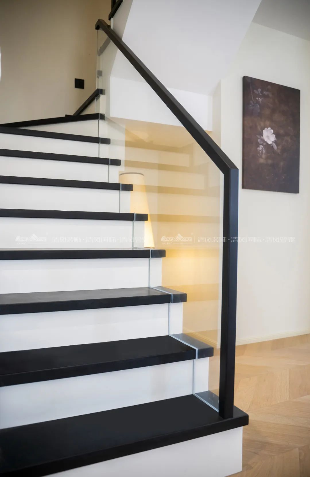 賞·析|300㎡輕法混搭風,時尚溫馨感拉滿! 賞·析|300㎡輕法混搭風,時尚溫馨感拉滿!